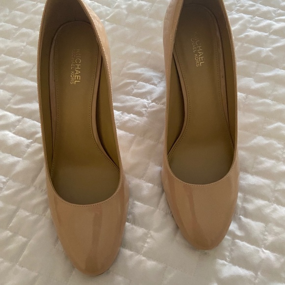 Michael Kors pumps size 7.5 patent leather - Picture 1 of 3